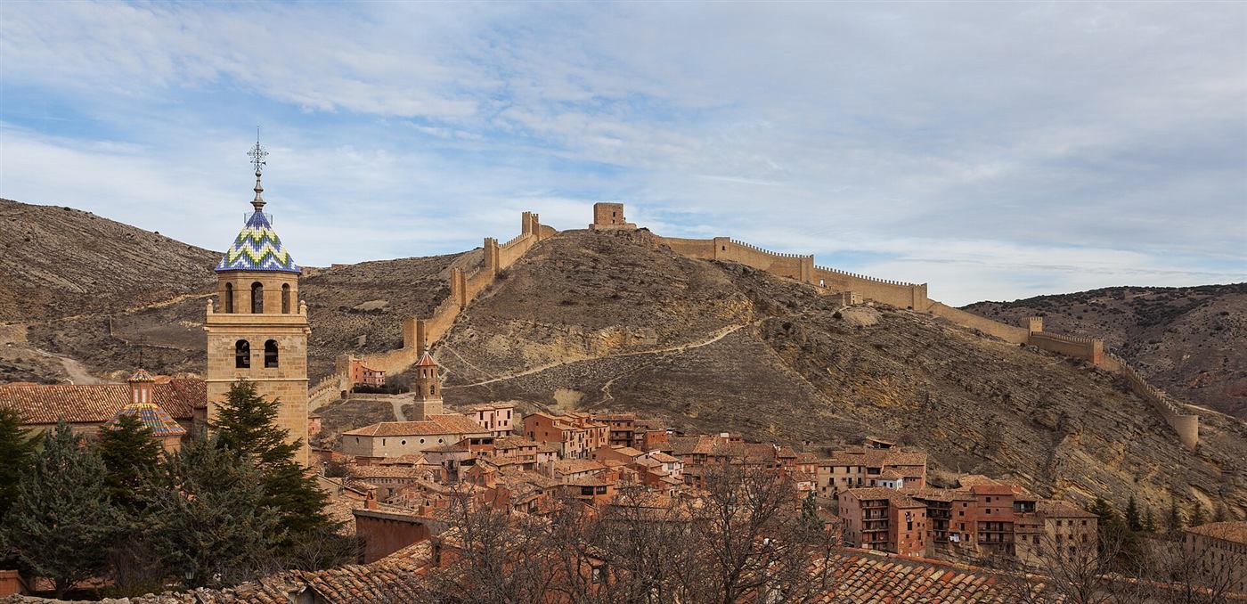 El pueblo desde el otro lado del río