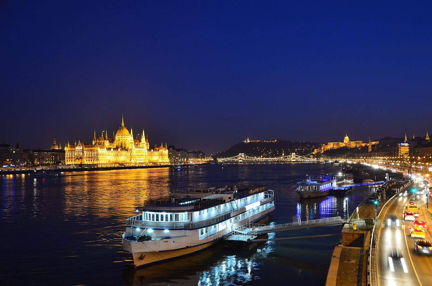 El Parlamento desde Buda