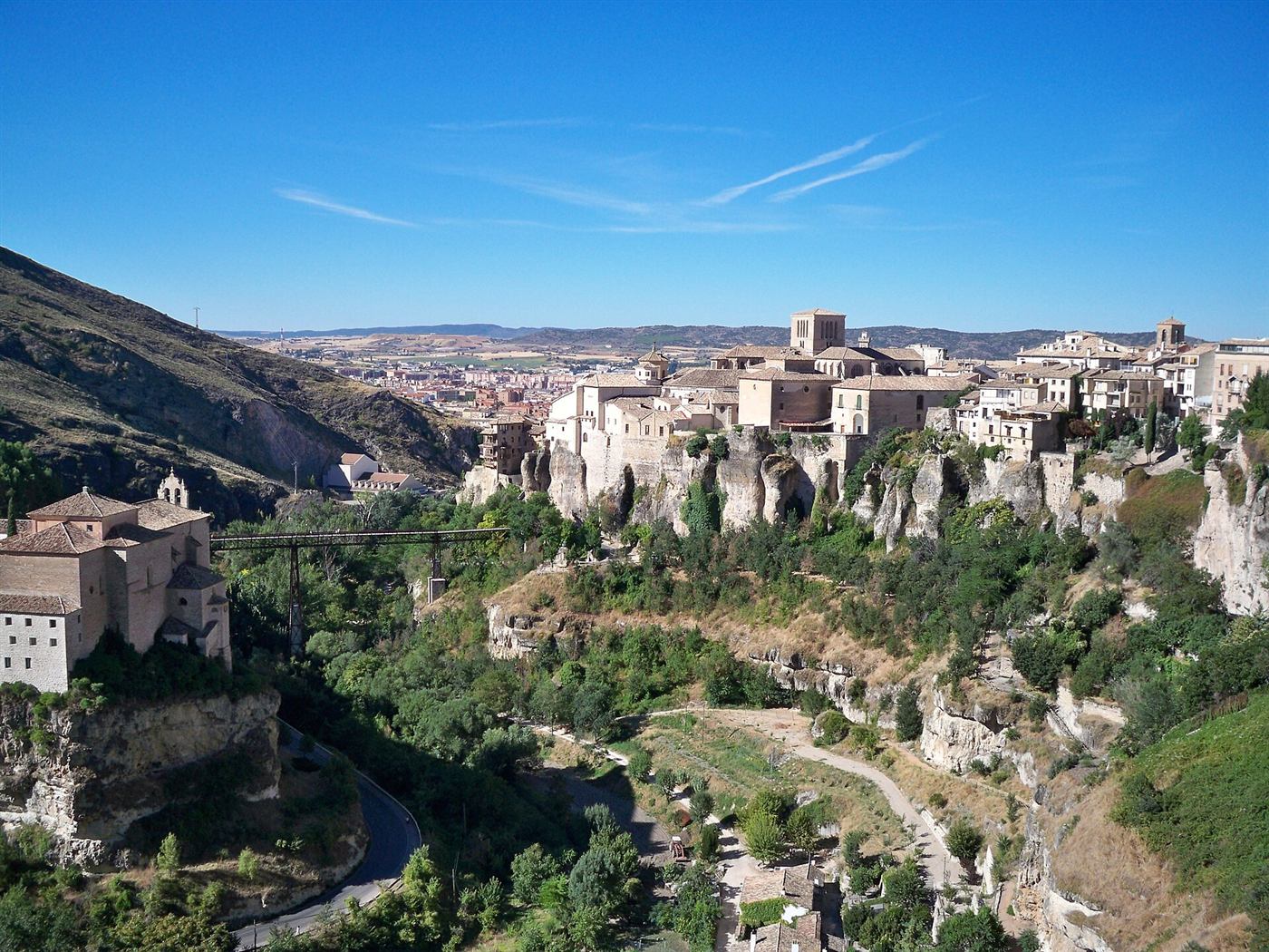 La hoz del Huécar, con el convento de San Pablo a la izquierda y el casco antiguo en lo alto.