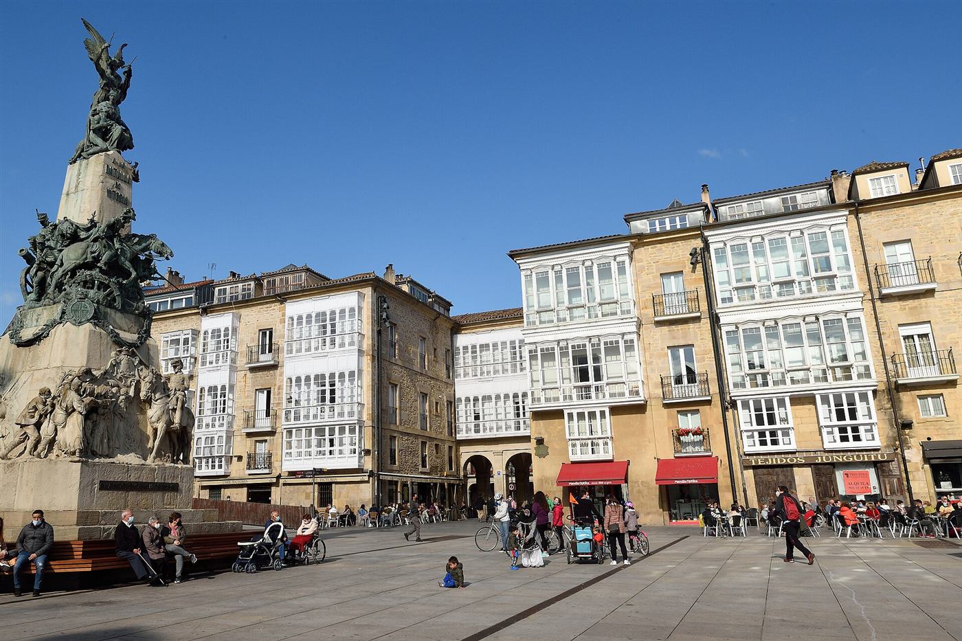 La plaza de la Virgen Blanca