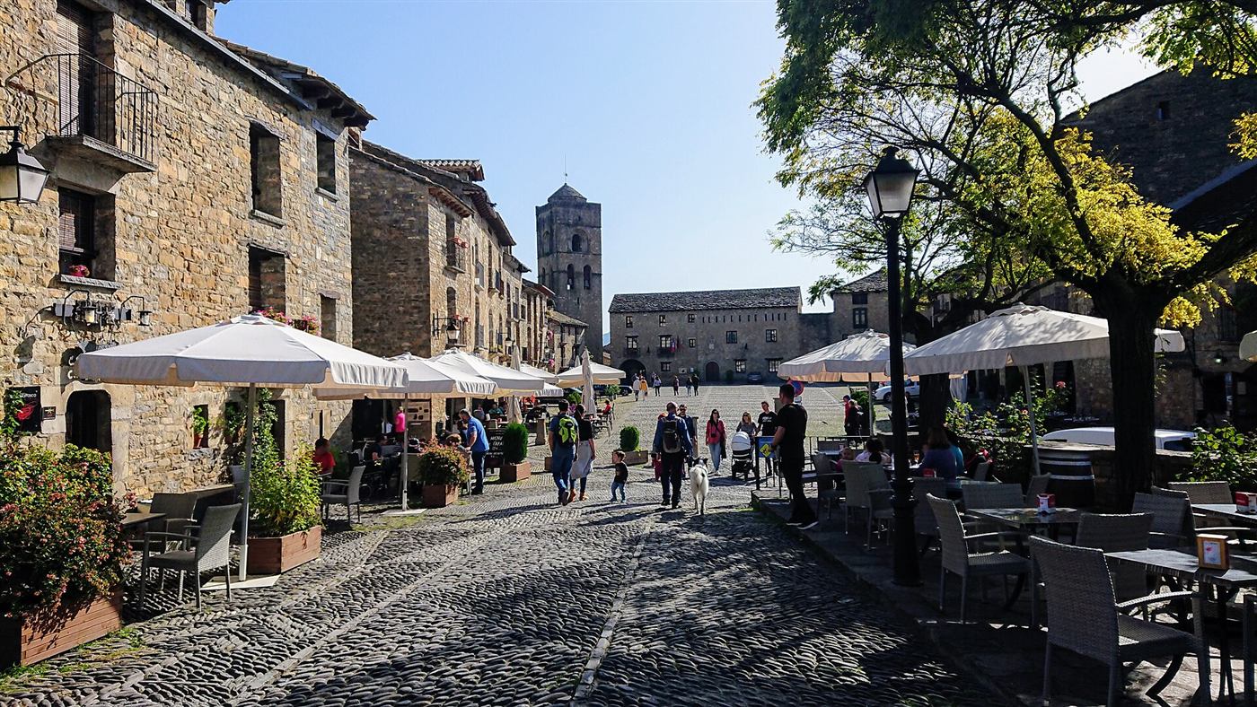 La plaza mayor de Aínsa