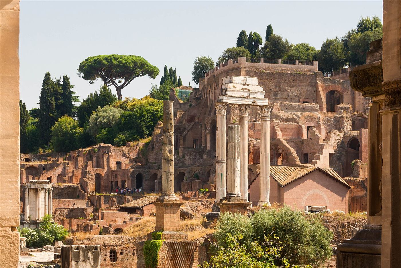 El Foro Romano visto a través del Arco de Septimio Severo.